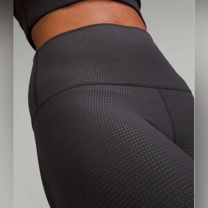 Align High-Rise Crop 21”. Polka Squat Embossed Black. New With Tags. Size 6.